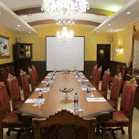 Merey Hotel Karagandy エクステリア 写真