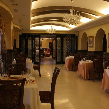 Merey Hotel Karagandy エクステリア 写真