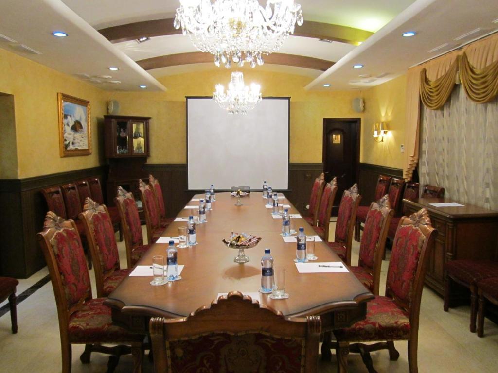 Merey Hotel Karagandy エクステリア 写真