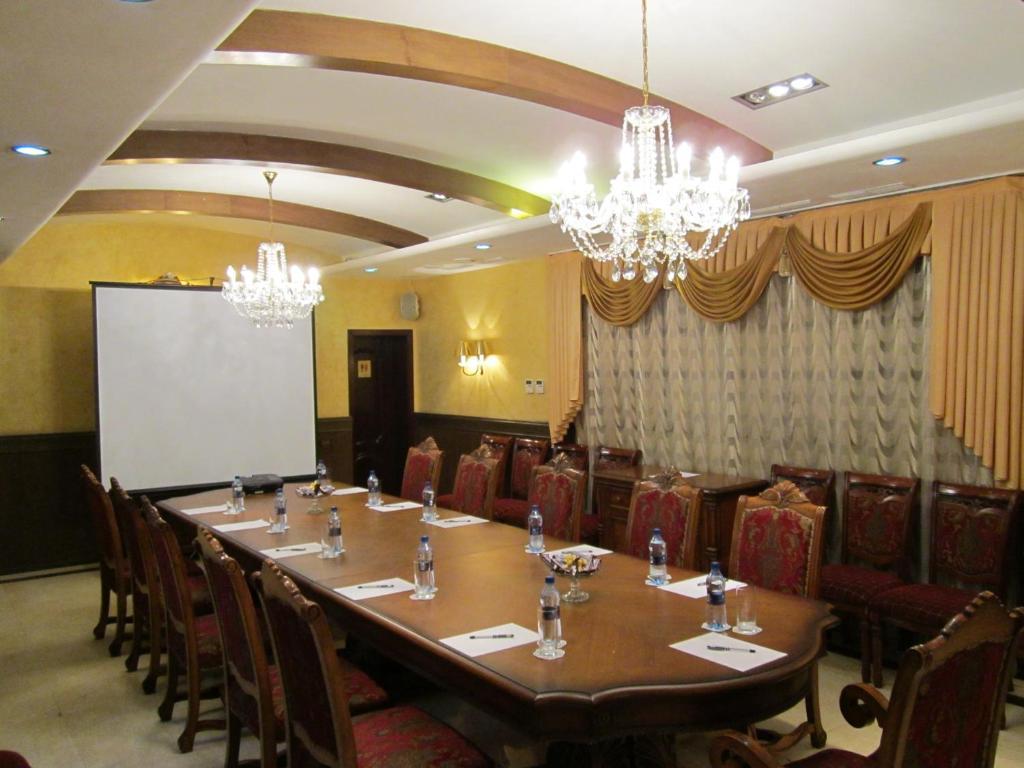 Merey Hotel Karagandy エクステリア 写真