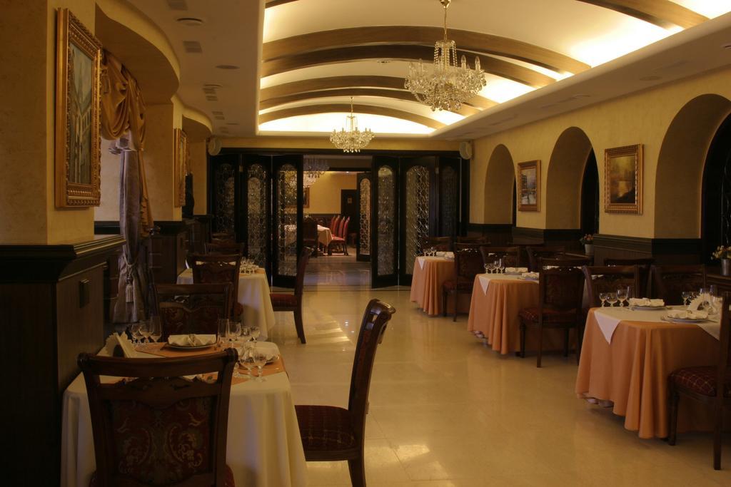 Merey Hotel Karagandy エクステリア 写真